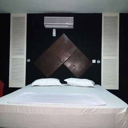 Transit Room Klia - Residence Villa Kampong Kubang Beras 外观 照片