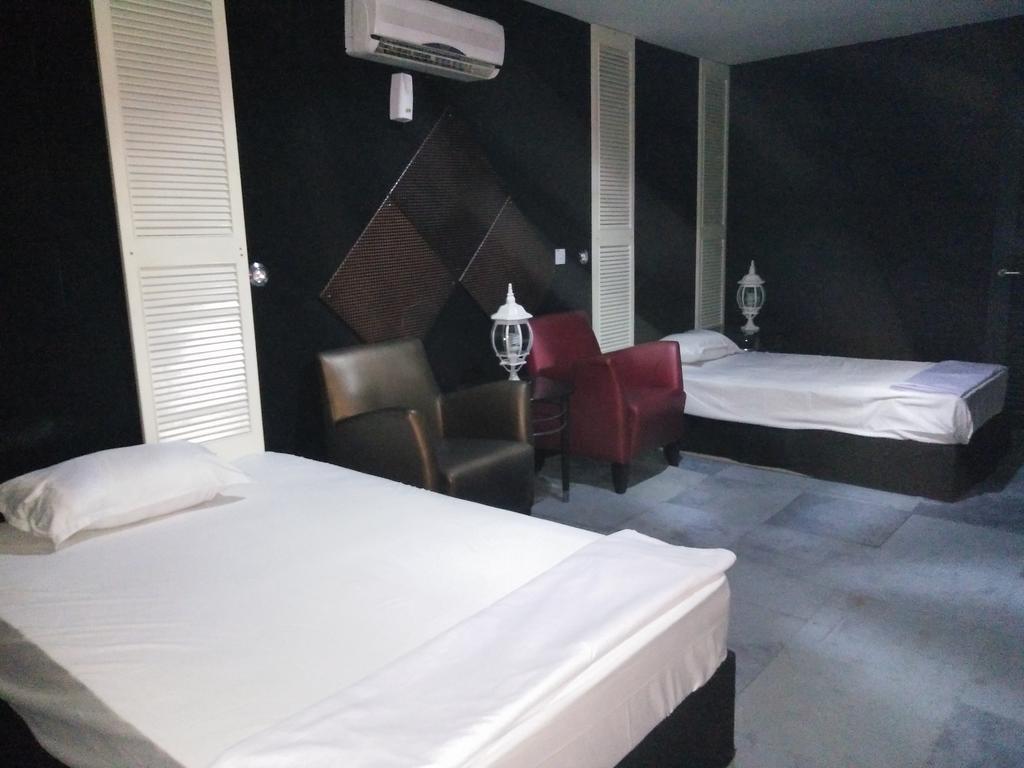 Transit Room Klia - Residence Villa Kampong Kubang Beras 外观 照片