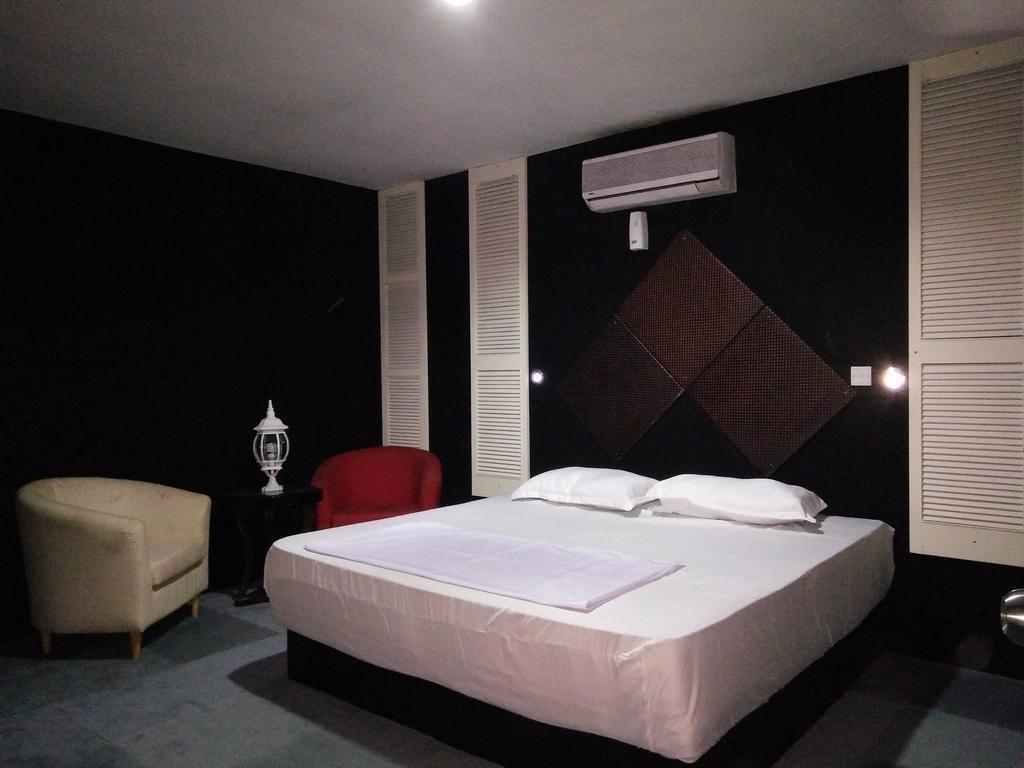 Transit Room Klia - Residence Villa Kampong Kubang Beras 外观 照片