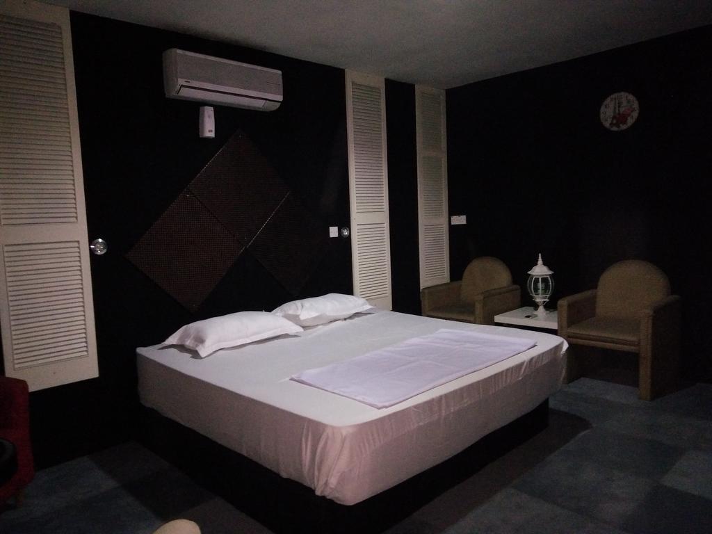 Transit Room Klia - Residence Villa Kampong Kubang Beras 外观 照片