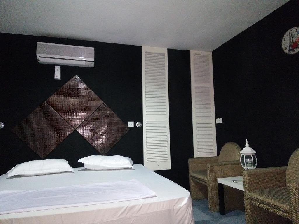 Transit Room Klia - Residence Villa Kampong Kubang Beras 外观 照片