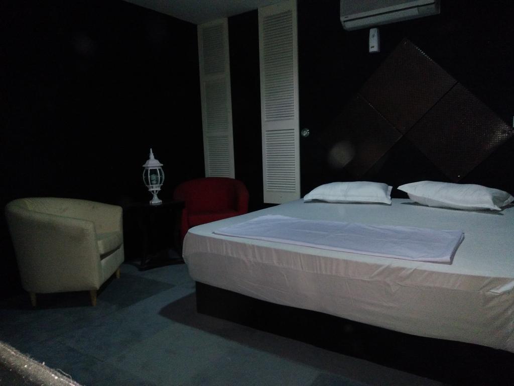 Transit Room Klia - Residence Villa Kampong Kubang Beras 外观 照片