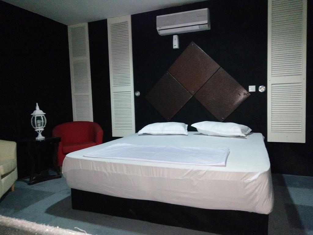 Transit Room Klia - Residence Villa Kampong Kubang Beras 外观 照片