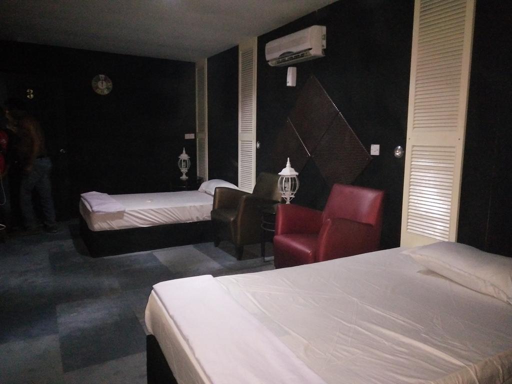 Transit Room Klia - Residence Villa Kampong Kubang Beras 外观 照片