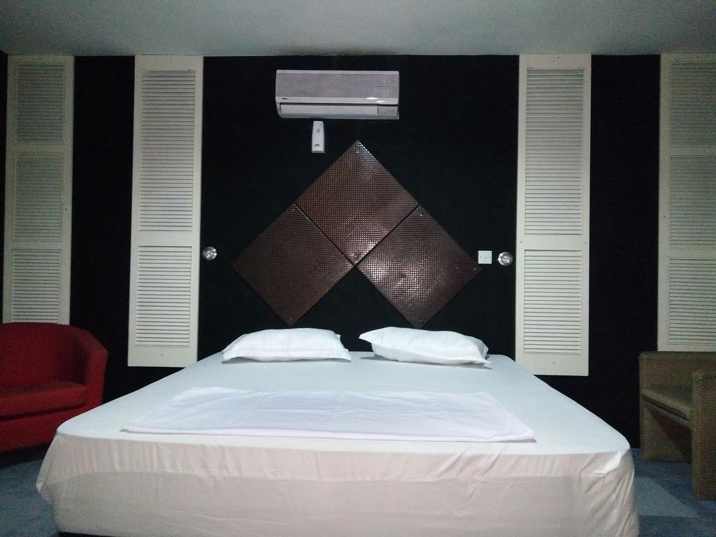 Transit Room Klia - Residence Villa Kampong Kubang Beras 外观 照片